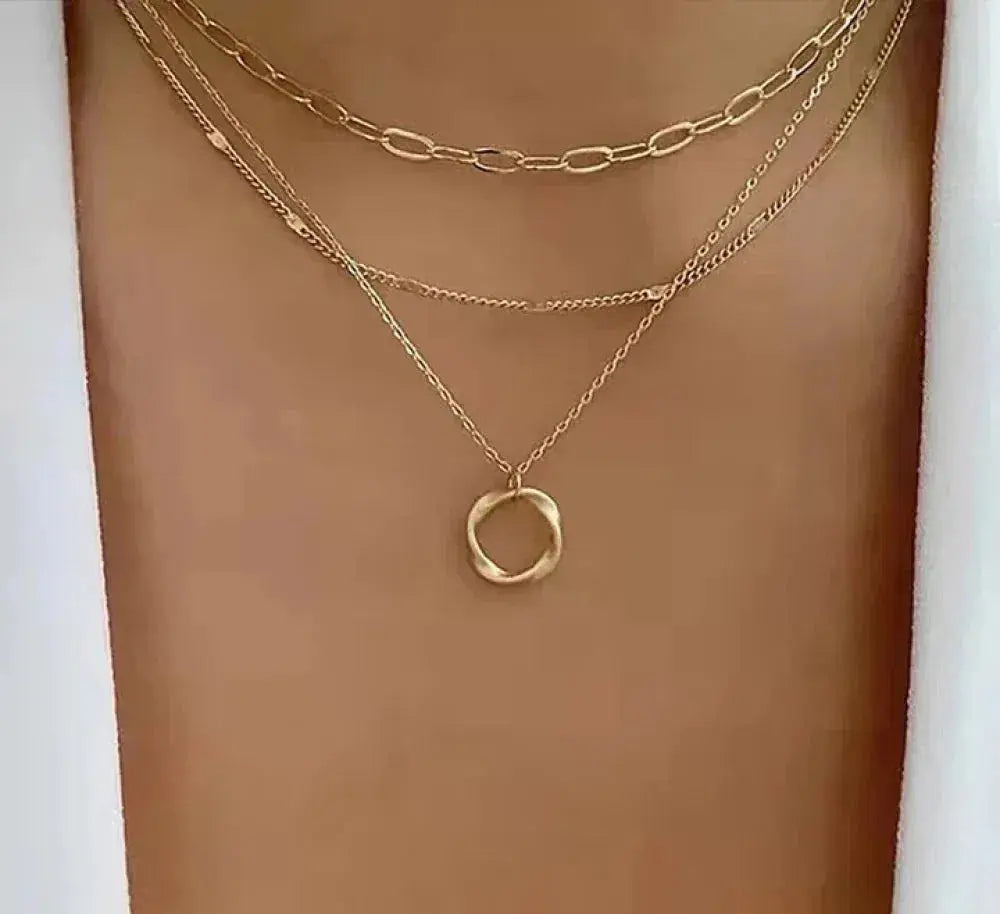 Irène | Collier doré superposé avec pendentif – Vue 01