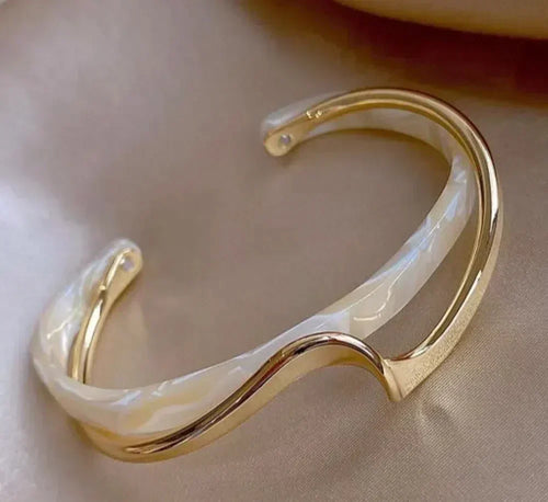 Reflet Blanc | Jonc doré avec détail blanc aux reflets opalins – Vue 01
